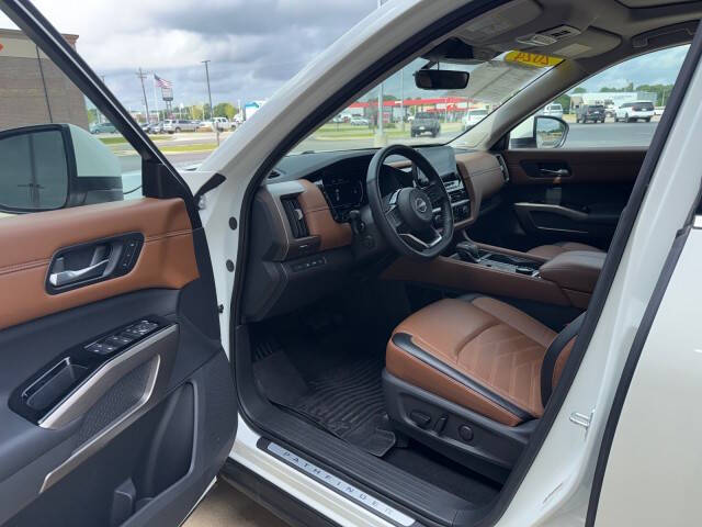 2024 Nissan Pathfinder Platinum