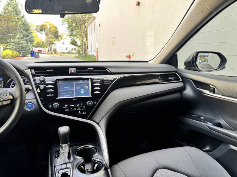 2020 Toyota Camry Hybrid LE