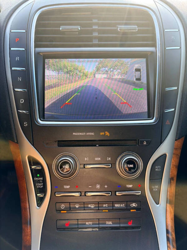 2019 Lincoln Nautilus Select