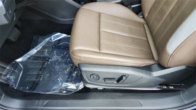 2024 Audi Q4 e-tron quattro Premium Plus 50