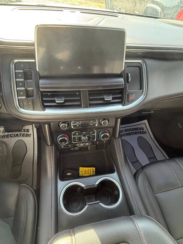 2023 Chevrolet Suburban RST