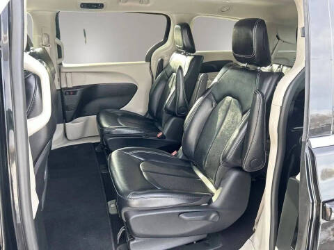 2024 Chrysler Pacifica Plug-In Hybrid Select