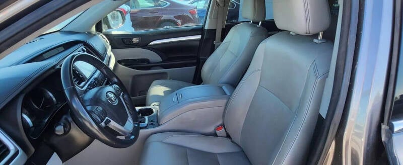 2017 Toyota Highlander XLE photo 10