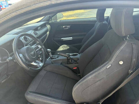 2017 Ford Mustang V6