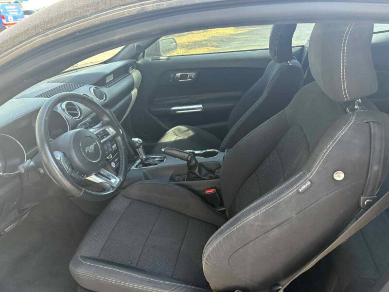 2017 Ford Mustang V6