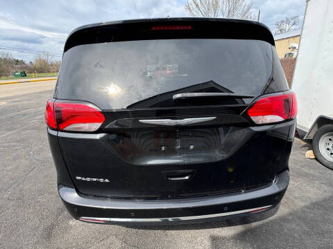 2017 Chrysler Pacifica Touring-L