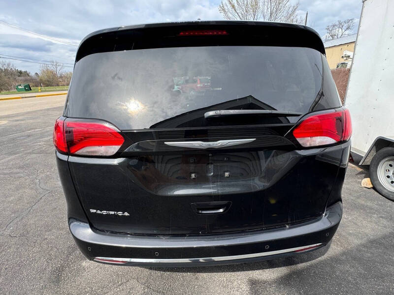 2017 Chrysler Pacifica Touring-L