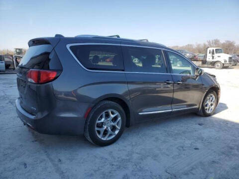 2017 Chrysler Pacifica for sale at Varco Motors LLC - Builders in Denison KS