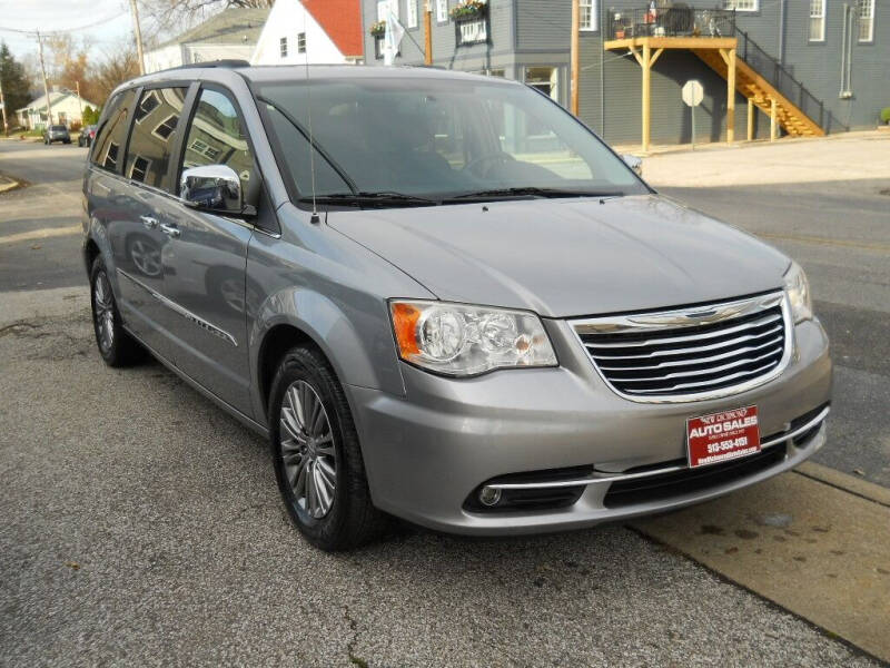 2013 Chrysler Town and Country for sale at NEW RICHMOND AUTO SALES in New Richmond OH