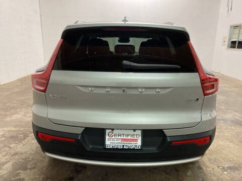 2025 Volvo XC40 B5 Plus Bright Theme