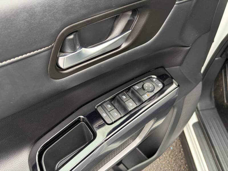 2023 Nissan Pathfinder SL