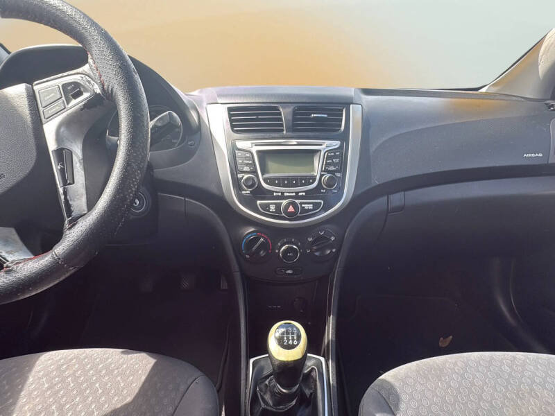 2013 Hyundai Accent SE