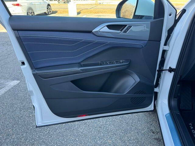 2026 Volkswagen Taos SEL 4Motion