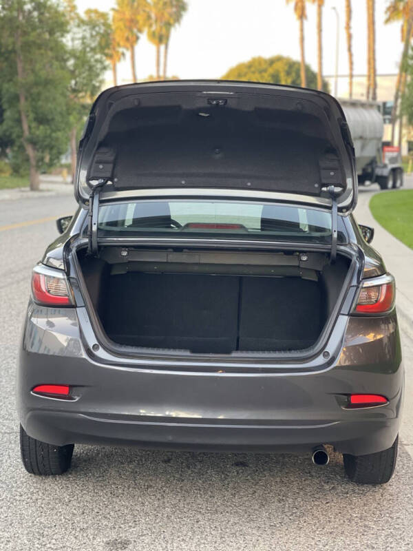 2019 Toyota Yaris XLE