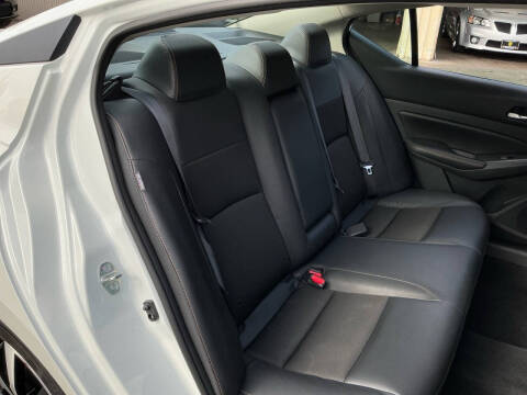 2022 Nissan Altima 2.0 SR