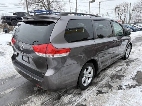2012 Toyota Sienna LE 8-Passenger
