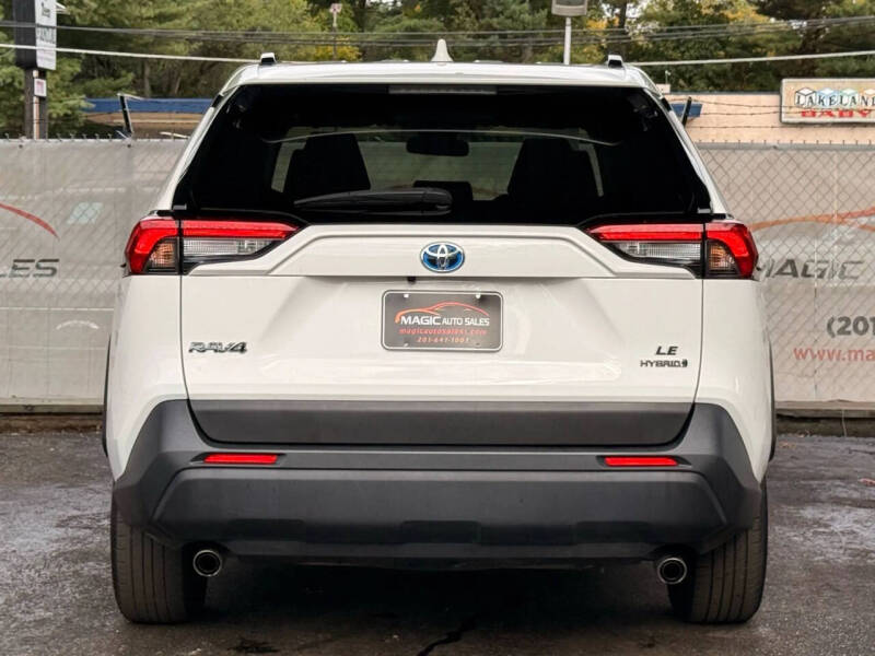 2022 Toyota RAV4 Hybrid LE