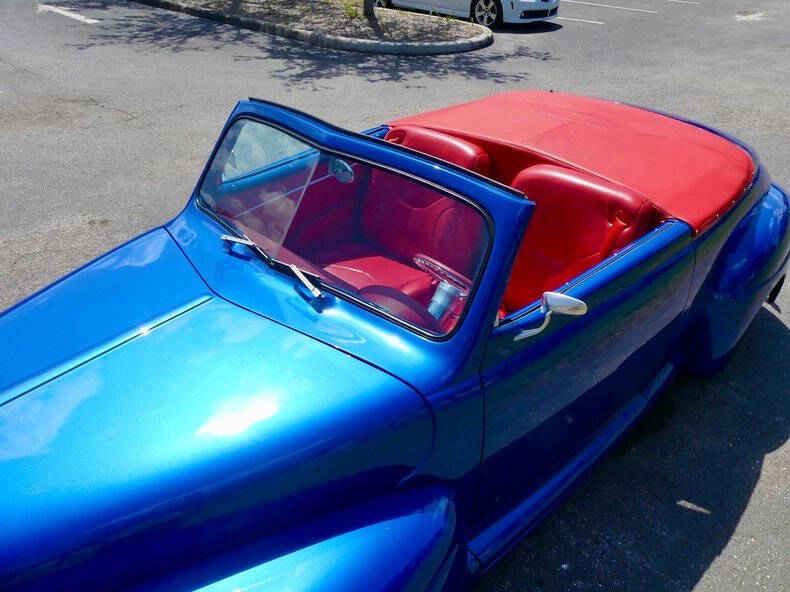 1948 Ford Super Deluxe