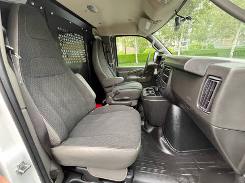 2024 Chevrolet Express 2500