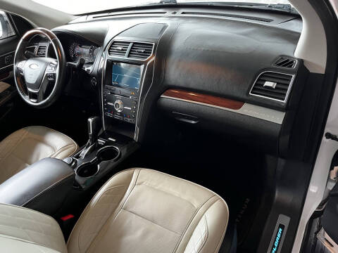 2017 Ford Explorer Platinum
