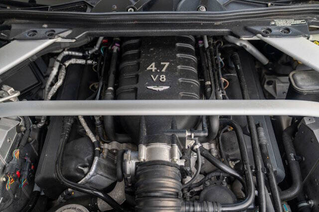 2015 Aston Martin V8 Vantage 31