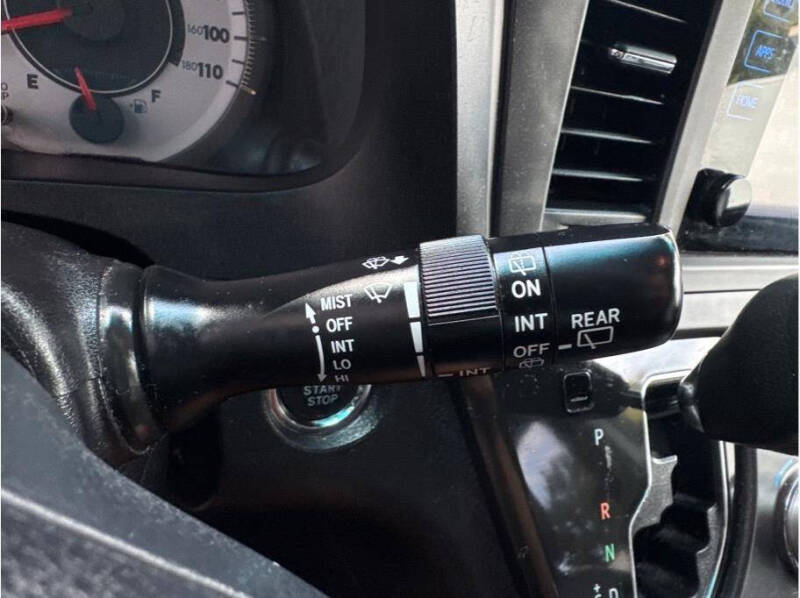 2017 Toyota Sienna SE Premium 8-Passenger