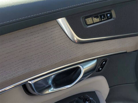 2025 Volvo XC90 B6 Core Bright Theme