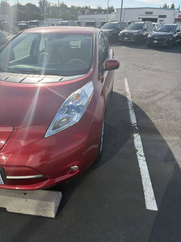 2011 Nissan Leaf SL's photo