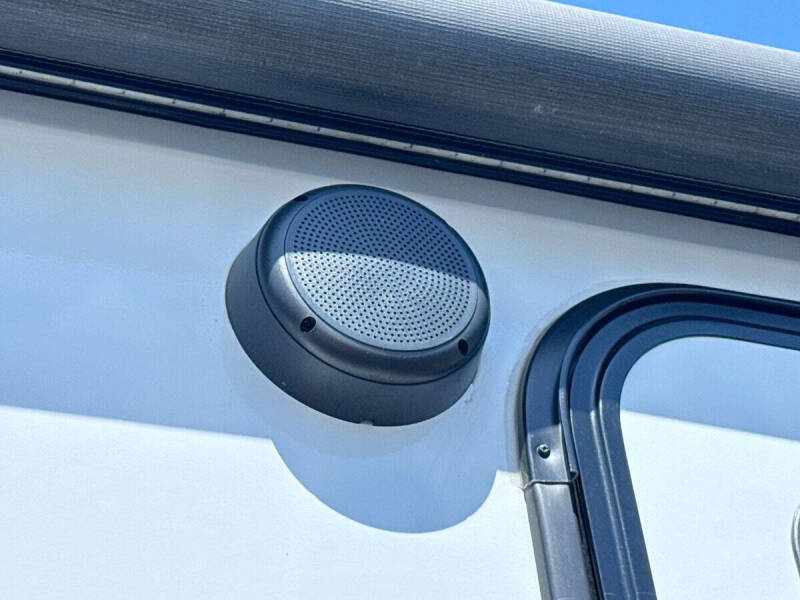 2022 Winnebago Micro Minnie FLX