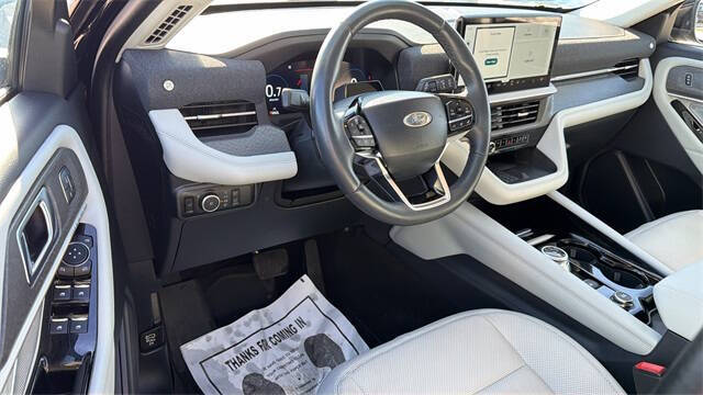 2025 Ford Explorer Platinum