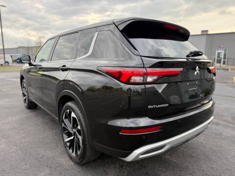 2023 Mitsubishi Outlander ES