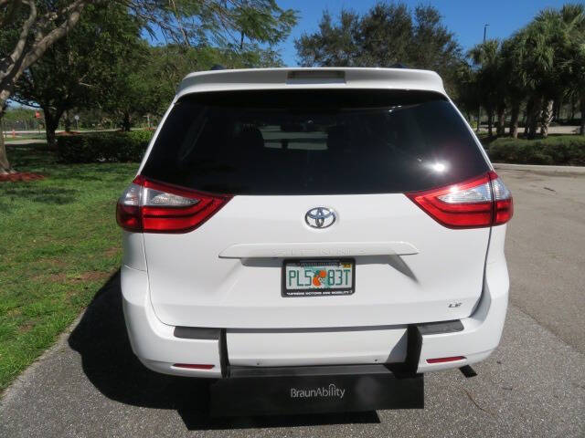 2016 Toyota Sienna LE Mobility 7-Passenger