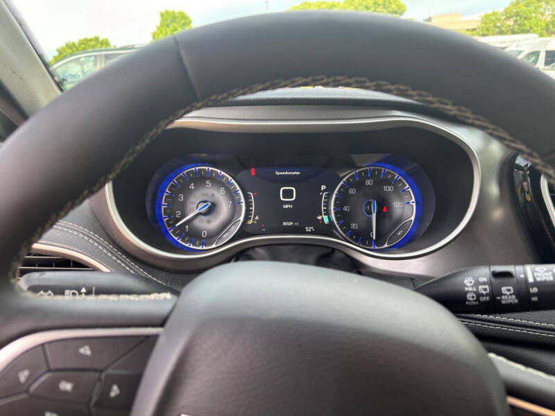 2025 Chrysler Pacifica Select