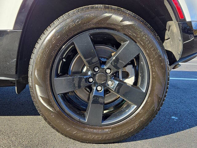 2024 Land Rover Defender 110 P400 X-Dynamic SE