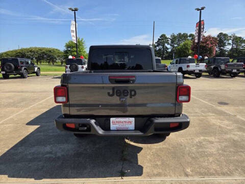 2025 Jeep Gladiator Sport S