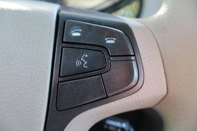 2011 Toyota Sienna LE 7-Passenger Auto Access Seat