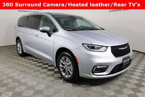 2023 Chrysler Pacifica for sale at Sam Leman Chrysler Jeep Dodge of Peoria in Peoria IL