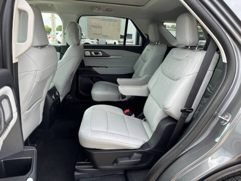 2025 Ford Explorer Platinum