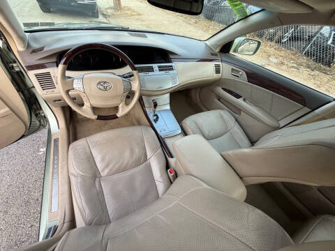 2010 Toyota Avalon XLS