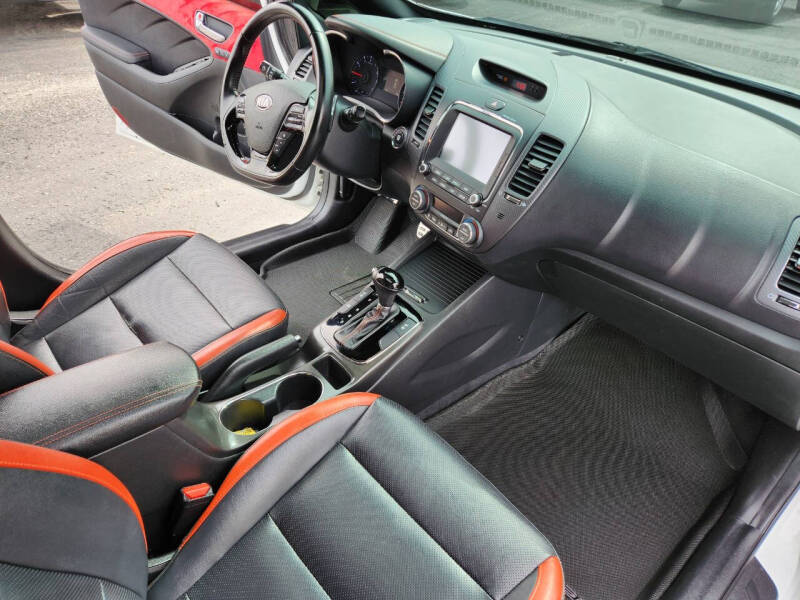 2017 Kia Forte5 SX