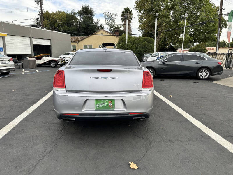 2018 Chrysler 300 Limited