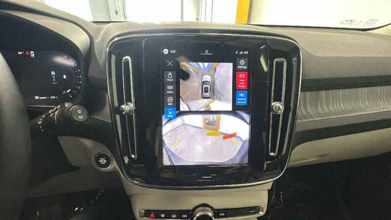 2026 Volvo XC40 B5 Plus