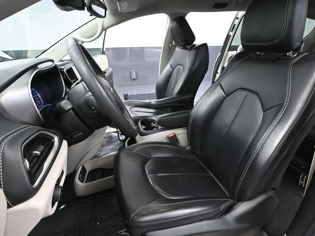 2023 Chrysler Pacifica Plug-In Hybrid Touring L