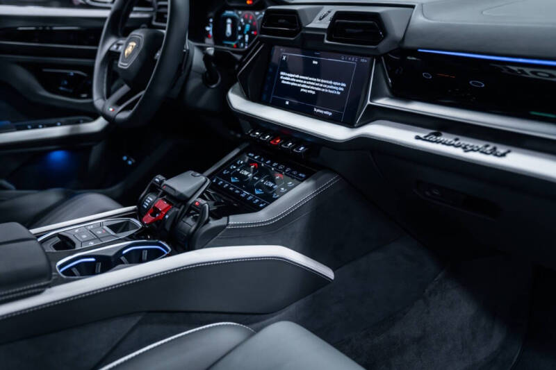 2025 Lamborghini Urus SE