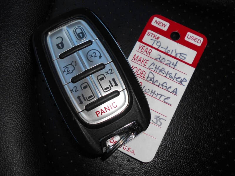 2024 Chrysler Pacifica Touring L