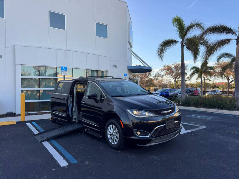 2017 Chrysler Pacifica Touring-L
