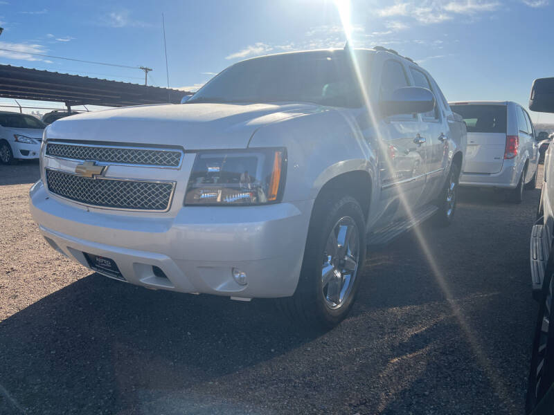 2013 Chevrolet Avalanche for sale at REVELES USED AUTO SALES in Amarillo TX