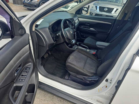 2016 Mitsubishi Outlander ES