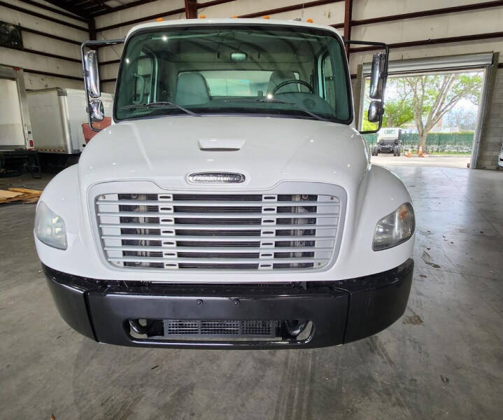 2017 Freightliner M2 106