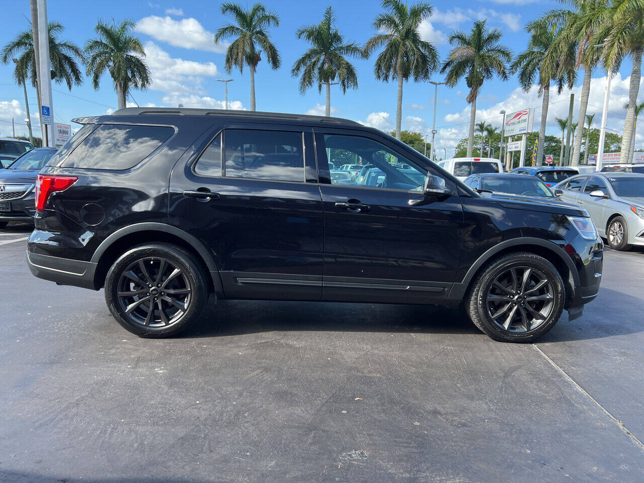 2019 Ford Explorer  - $26,900